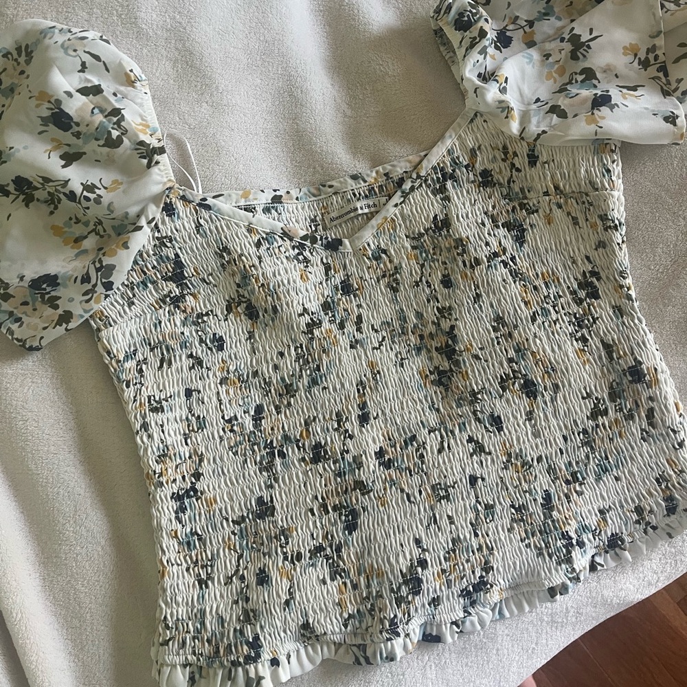 BRAND NEW w/o tags Abercrombie Top